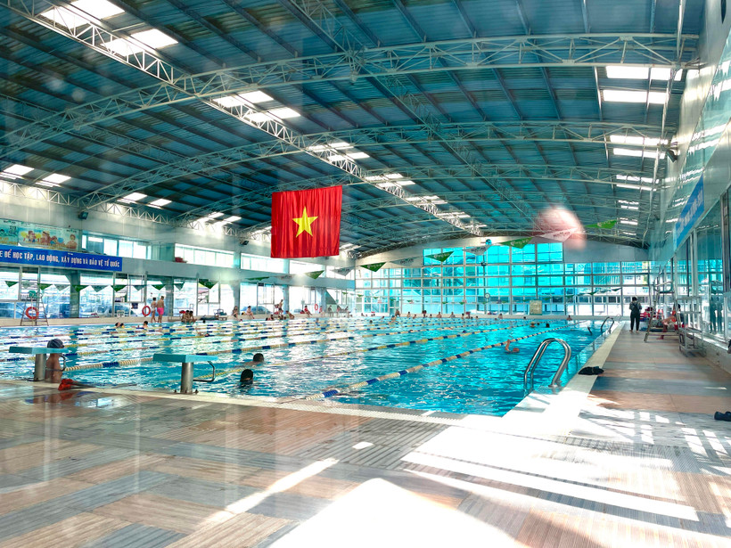 Nhân dịp Hè, hàng loạt bể bơi trên địa bàn Hà Nội mở cửa đón khách trở lại. (Ảnh: Minh Hiếu/Vietnam+)