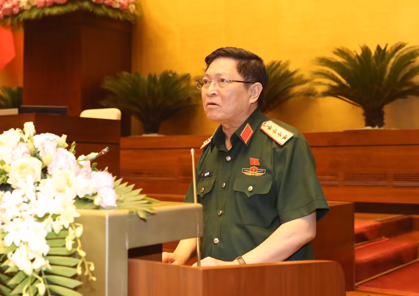Bộ trưởng Bộ Quốc phòng Ngô Xuân Lịch giải trình ý kiến của đại biểu Quốc hội. (Ảnh: Doãn Tấn/TTXVN)