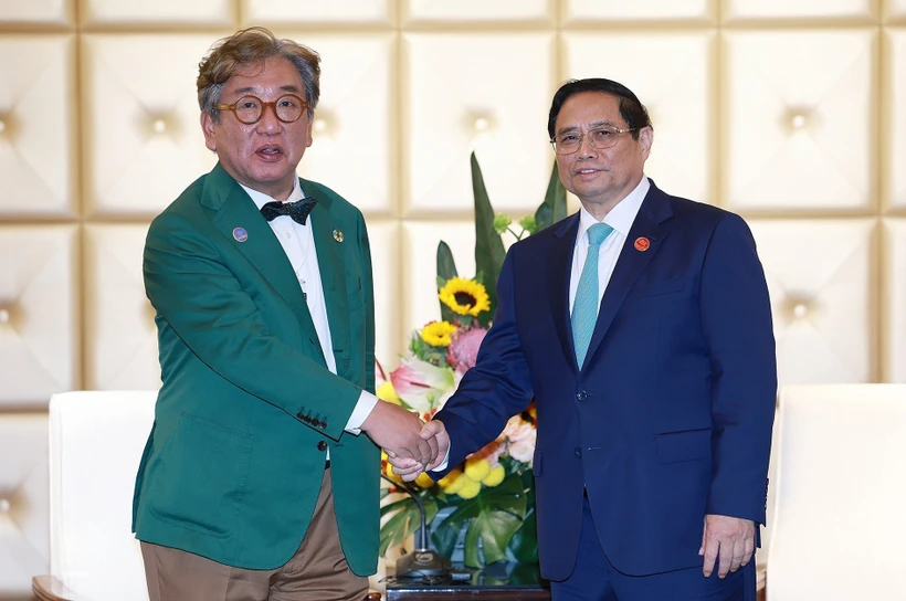 Thủ tướng Phạm Minh Chính tiếp Chủ tịch Ủy ban về Trung hoà Carbon và Tăng trưởng xanh Hàn Quốc Kim Sang-hyup. (Ảnh: Dương Giang/TTXVN)