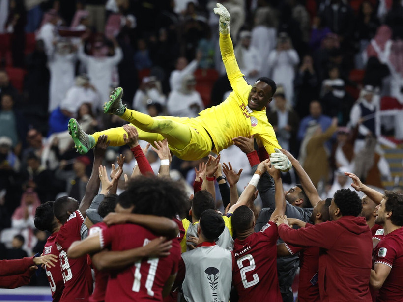 Qatar ăn mừng sau khi giành vé vào bán kết Asian Cup 2023. (Nguồn: AFP)