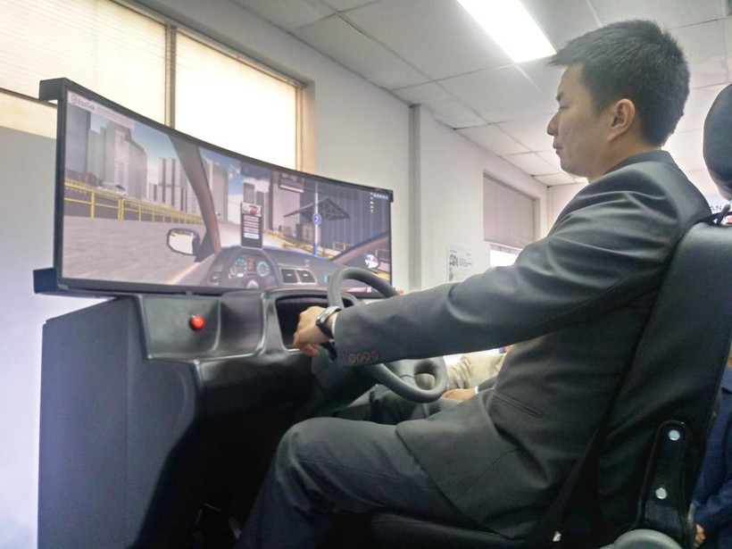 Với mô hình cabin tập lái xe, người học sẽ được trải qua rất nhiều tình huống với nhiều địa hình cung đường và thời tiết khác nhau.