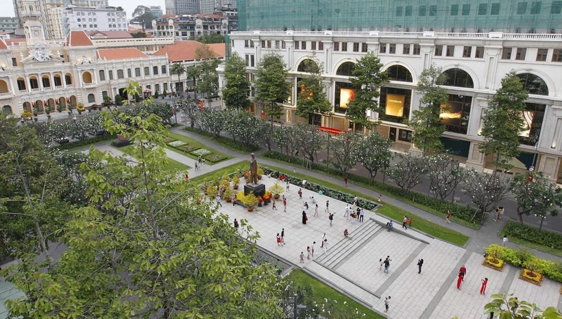 Khu vực đường hoa Nguyễn Huệ, quận 1, TP Hồ Chí Minh thưa thớt người tham quan dịp Tết Nguyên đán Tân Sửu 2021. (Ảnh: Thanh Vũ/TTXVN)