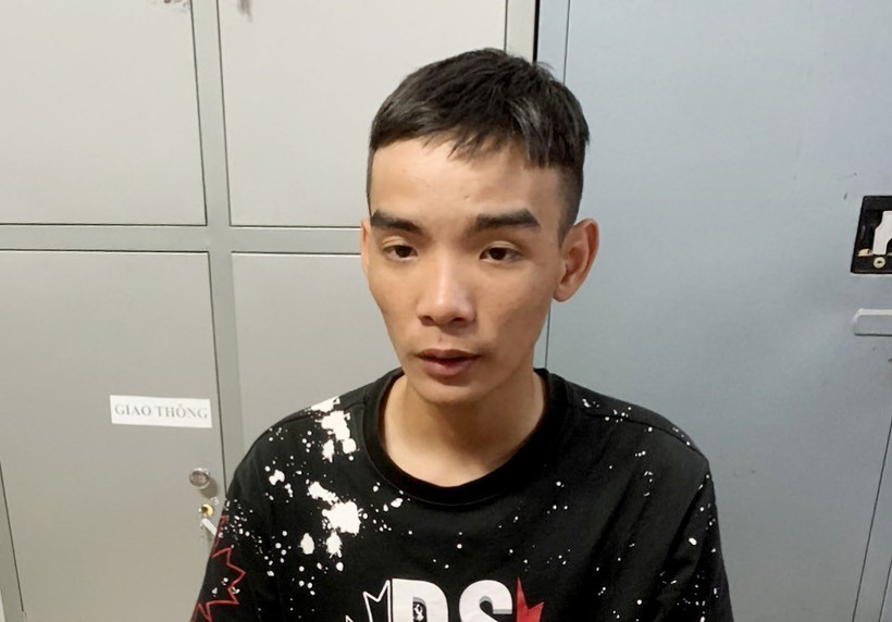 Đối tượng Đào Đình Đạt tại cơ quan công an. (Ảnh: TTXVN phát)