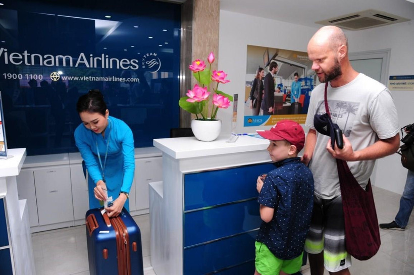 Hành khách nên đóng gói hành lý thông minh hơn khi đi máy bay. (Ảnh: CTV/Vietnam+)