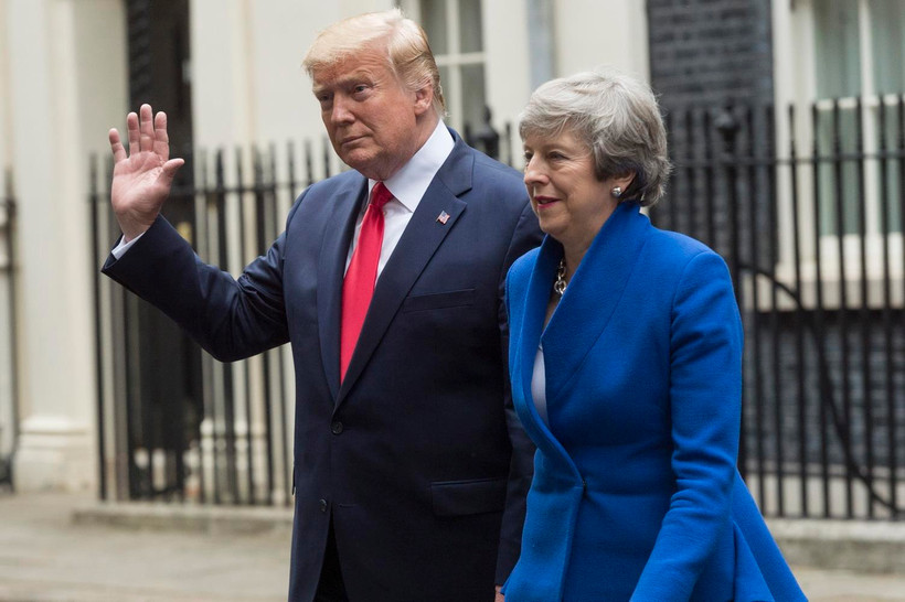 Tổng thống Mỹ Donald Trump (trái) và Thủ tướng Anh Theresa May trong cuộc gặp tại London ngày 4/6. (Ảnh: THX/TTXVN)