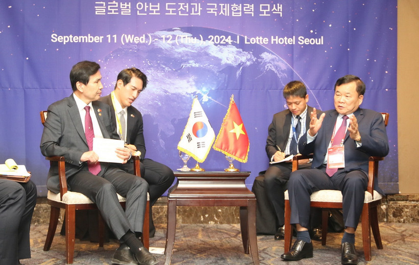 Phát biểu tại cuộc gặp song phương Việt Nam-Hàn Quốc, Thượng tướng Hoàng Xuân Chiến nhấn mạnh kết quả đã đạt được và tiềm năng hợp tác trong lĩnh vực quốc phòng hai nước. (Ảnh: Trường Giang/TTXVN)