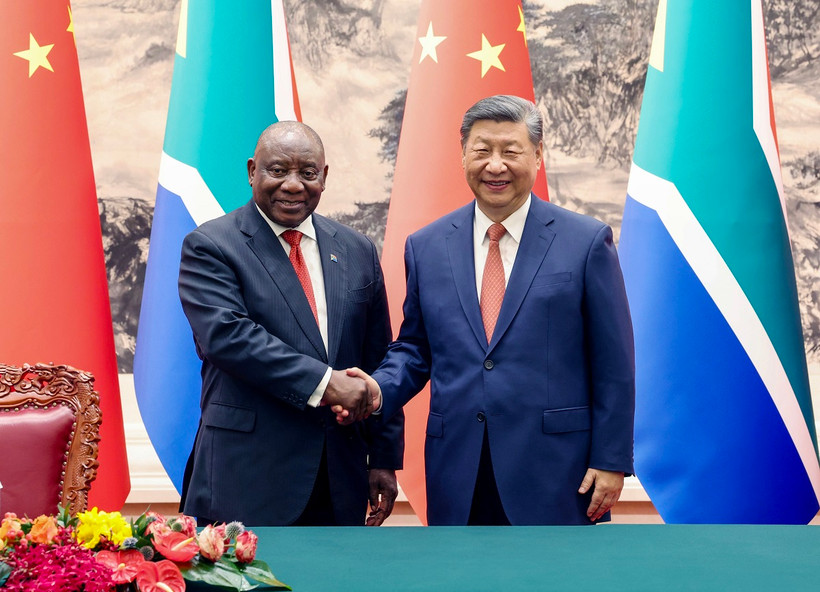Chủ tịch Trung Quốc Tập Cận Bình (phải) và Tổng thống Nam Phi Cyril Ramaphosa tại cuộc hội đàm ở Bắc Kinh ngày 2/9/2024. (Ảnh: THX/TTXVN)