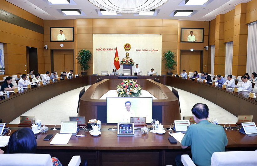 Ủy ban Thường vụ Quốc hội cho ý kiến về hai dự thảo Luật Phòng, chống mua bán người (sửa đổi) và Luật Công chứng (sửa đổi). (Ảnh: Doãn Tấn/TTXVN)