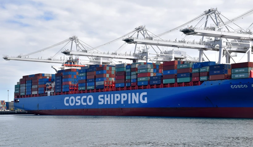 (Ảnh tư liệu): Tàu container của Hãng vận tải biển COSCO của Trung Quốc tại cảng Long Beach, Los Angeles (Mỹ) ngày 27/2/2019. (Ảnh: AFP/TTXVN)