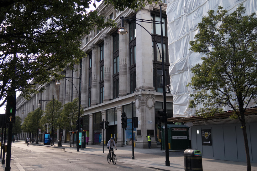 Cảnh vắng vẻ trên đường phố tại London, Anh ngày 8/5/2020 trong bối cảnh dịch COVID-19 lan rộng. (Ảnh: THX/TTXVN)