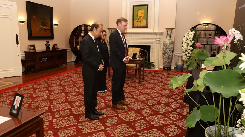 Cố vấn An ninh quốc gia Mỹ Jake Sullivan viếng Tổng Bí thư Nguyễn Phú Trọng. (Ảnh: Kiều Trang/TTXVN)