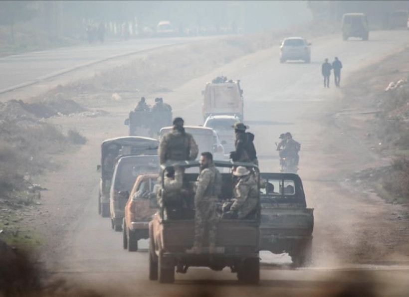 Các lực lượng đối lập tiến về miền bắc Syria. (Ảnh: AA/TTXVN)