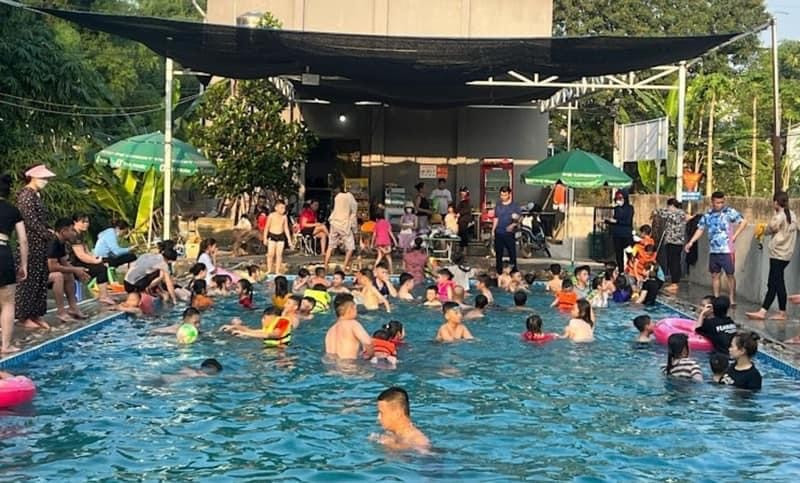 Bể bơi tại thôn Hùng Xuân 2, xã Xuân Giao nơi xảy ra vụ việc.