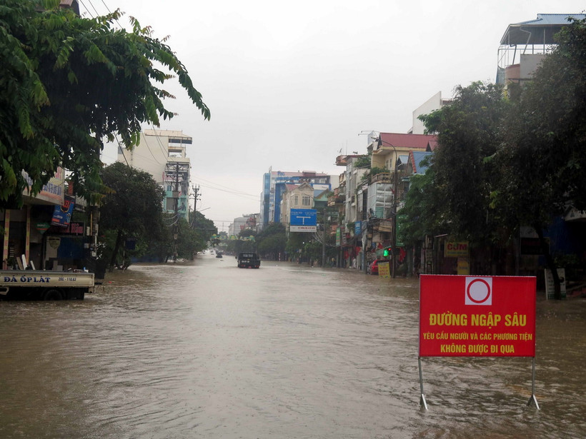 Mưa lớn gây ngập tại Thái Nguyên. (Ảnh: Thu Hằng/TTXVN)