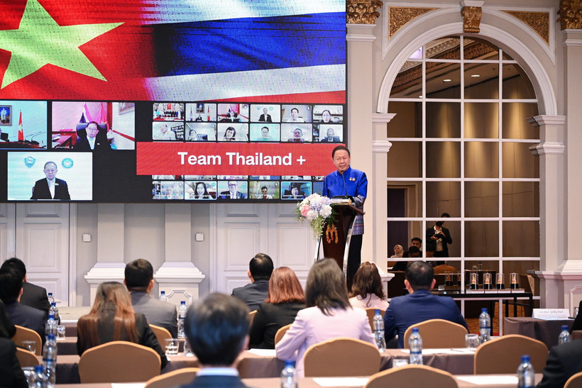 Ông Sanan Angubolkul, Chủ tịch Phòng Thương mại Thái Lan, Chủ tịch Hội hữu nghị Thái Lan - Việt Nam, phát biểu tại hội thảo. (Ảnh: TTXVN phát)