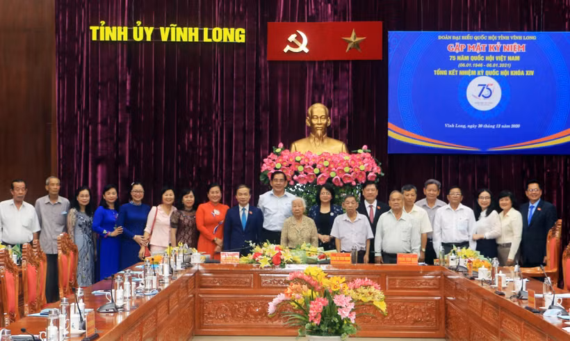 Phó Chủ tịch Đặng Thị Ngọc Thịnh và đại biểu tham dự buổi gặp mặt. (Ảnh: Phạm Minh Tuấn/TTXVN)