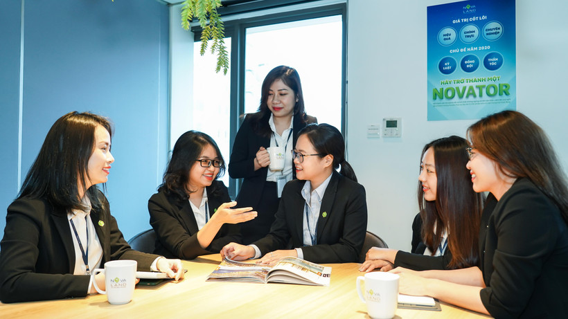 “Nova” là chữ viết tắt của Novator, có nghĩa là người cải tiến. Hãy gia nhập đội ngũ của những người cải tiến.