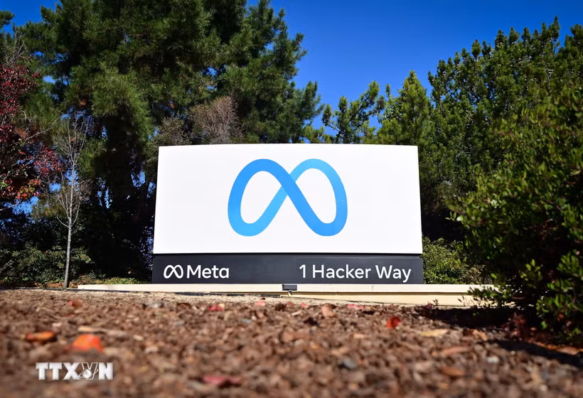 Biểu tượng Meta tại trụ sở ở Menlo Park, California, Mỹ. (Ảnh: AFP/TTXVN)