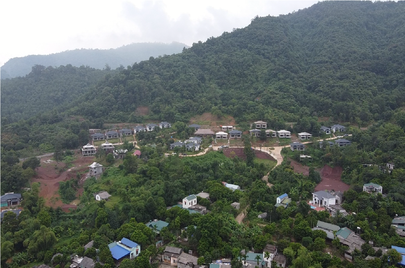 Khu vực dự án "ma" Ohara Villas & Resort nằm trên địa bàn xã Mông Hóa, thành phố Hòa Bình hiện có hơn 30 căn nhà biệt thự đã được xây dựng thô, phần lớn "đã có chủ." (Nguồn ảnh: Hùng Võ/Vietnam+)