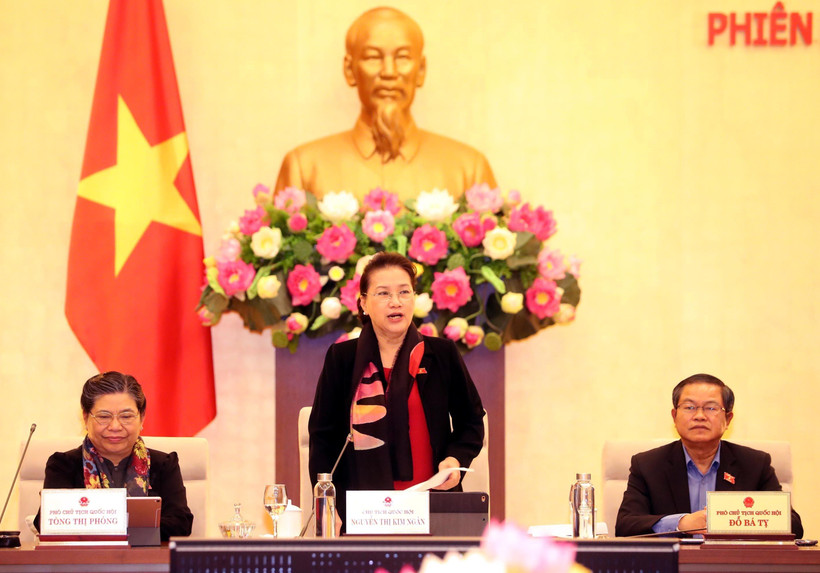 Chủ tịch Quốc hội Nguyễn Thị Kim Ngân phát biểu bế mạc Phiên họp thứ 40 của Ủy ban Thường vụ Quốc hội. (Ảnh: Trọng Đức/TTXVN)