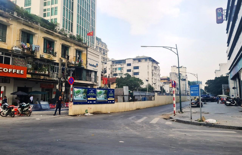 Sở Giao thông Vận tải Hà Nội vừa đưa ra phương án tổ chức, phân luồng giao thông phục vụ thi công ga ngầm S12 đường sắt đô thị Nhổn-Ga Hà Nội. (Ảnh: Việt Hùng/Vietnam+)