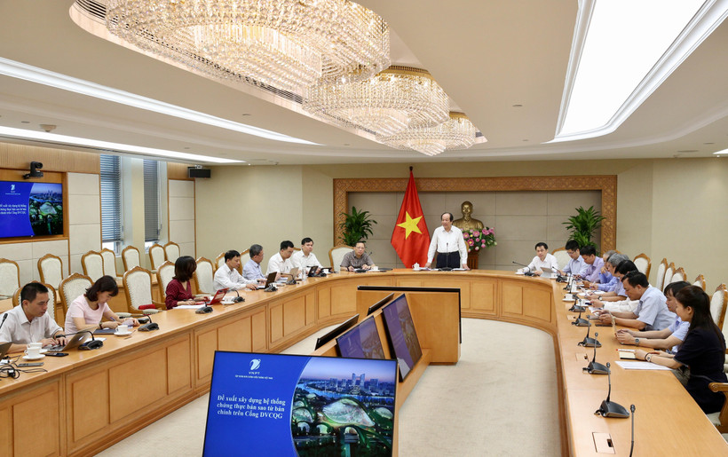 Bộ trưởng, Chủ nhiệm Văn phòng Chính phủ Mai Tiến Dũng chủ trì cuộc họp. (Ảnh: Dương Giang/TTXVN)