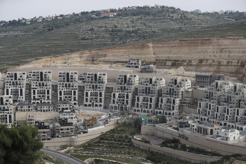 Khu định cư Givat Zeev của Israel ở gần thành phố Ramallah, Bờ Tây. (Ảnh: AFP/TTXVN)