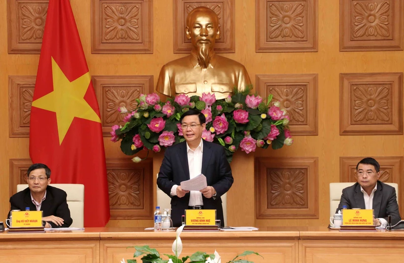 Phó Thủ tướng Vương Đình Huệ, Chủ tịch Hội đồng Tư vấn chính sách tài chính, tiền tệ quốc gia chủ trì cuộc họp. (Ảnh: Văn Điệp/TTXVN)