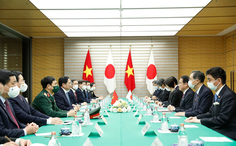 Thủ tướng Phạm Minh Chính hội đàm với Thủ tướng Nhật Bản Kishida Fumio. (Ảnh: Dương Giang/TTXVN)