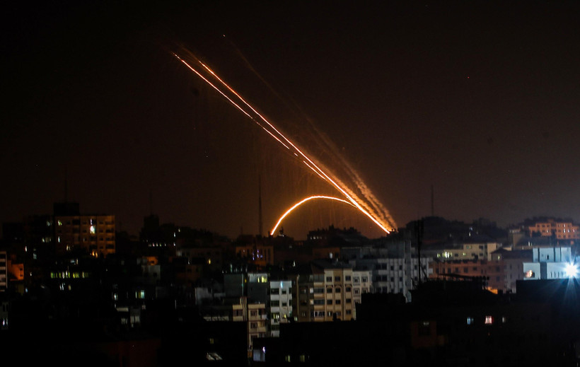 Tên lửa phóng từ Dải Gaza hướng vào lãnh thổ Israel ngày 13/11/2019. (Ảnh: AFP/TTXVN)