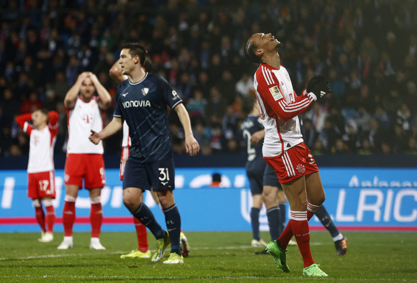 Bayern Munich (áo trắng-đỏ) thua trận thứ 3 liên tiếp. (Nguồn: Reuters)