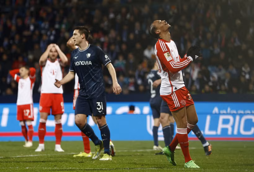 Bayern Munich (áo trắng-đỏ) thua trận thứ 3 liên tiếp. (Nguồn: Reuters)