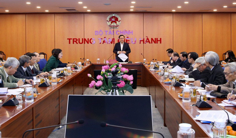 Phó Thủ tướng Vương Đình Huệ, Chủ tịch Hội đồng Tư vấn chính sách tài chính, tiền tệ quốc gia chủ trì phiên họp. (Ảnh: Dương Giang/TTXVN)