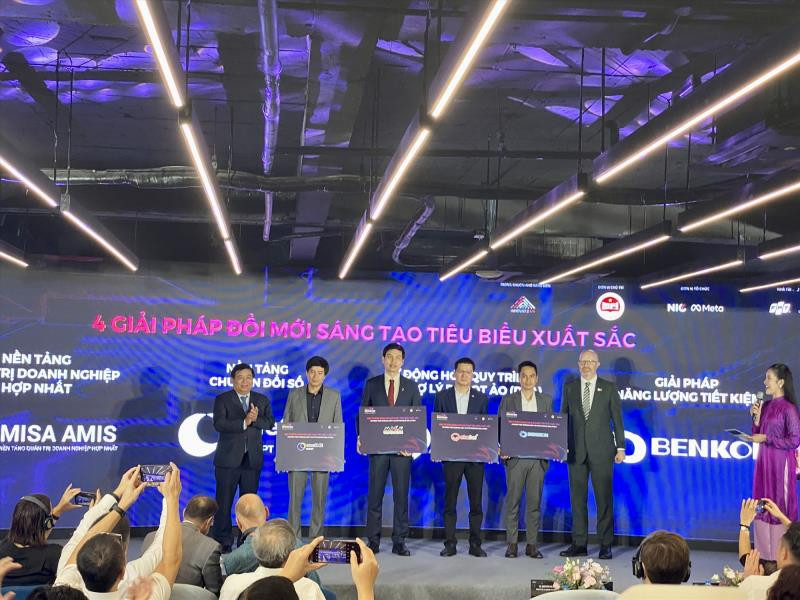 VNPT HKD và OneSME được vinh danh tại Lễ công bố giải pháp đổi mới sáng tạo Việt Nam 2023. (Ảnh: PV/Vietnam+)