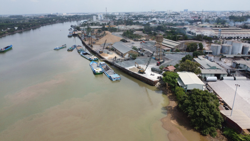 Khu công nghiệp Biên Hòa 1 có vị trí đắc địa, tiếp giáp sông Đồng Nai. (Ảnh: Công Phong/TTXVN)