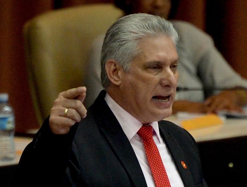 Chủ tịch Cuba Miguel Diaz-Canel phát biểu tại một cuộc họp ở thủ đô La Habana. (Ảnh: AFP/TTXVN)