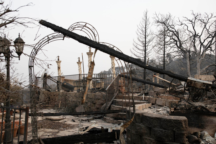 Cảnh tàn phá sau vụ cháy rừng tại hạt Solano, Bắc California, Mỹ, ngày 30/8/2020. (Ảnh: THX/TTXVN)