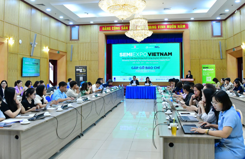 Họp báo công bố Triển lãm ngành công nghiệp bán dẫn-SEMIExpo Viet Nam 2024. (Ảnh: Vietnam+)