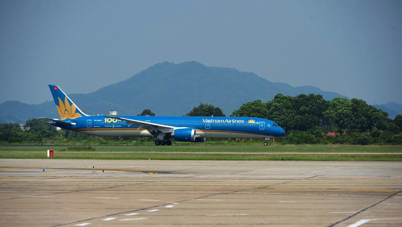 Máy bay của hãng hàng không Vietnam Airlines hạ cánh tại một sân bay. (Ảnh: Việt Hùng/Vietnam+)