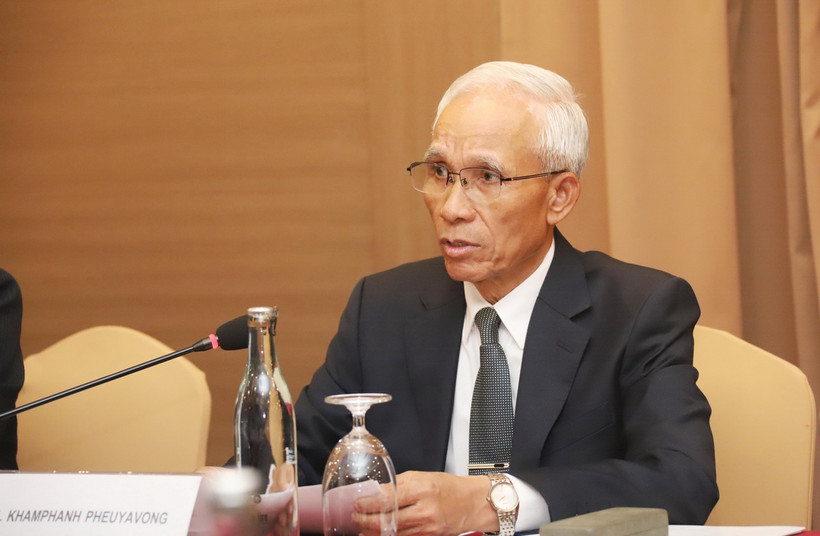 Bí thư Trung ương Đảng, Trưởng ban Tuyên huấn Trung ương Đảng NDCM Lào, Chủ tịch Hội đồng lý luận Trung ương Khamphanh Pheuyavong trả lời phóng viên TTXVN tại Lào. (Ảnh: Xuân Tú/TTXVN)