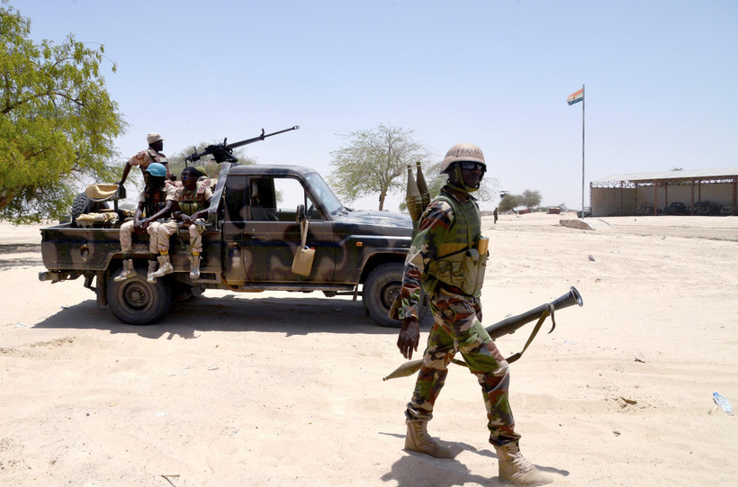 Binh sỹ Niger tuần tra tại Bosso. (Ảnh: AFP/TTXVN)