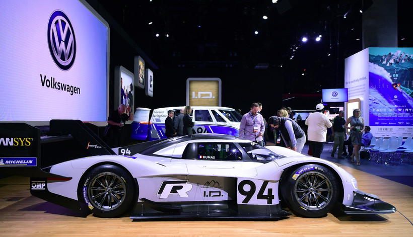 Mẫu ôtô của hãng Volkswagen được giới thiệu tại Los Angeles, California, Mỹ ngày 28/11/2018. (Ảnh: AFP/TTXVN) 