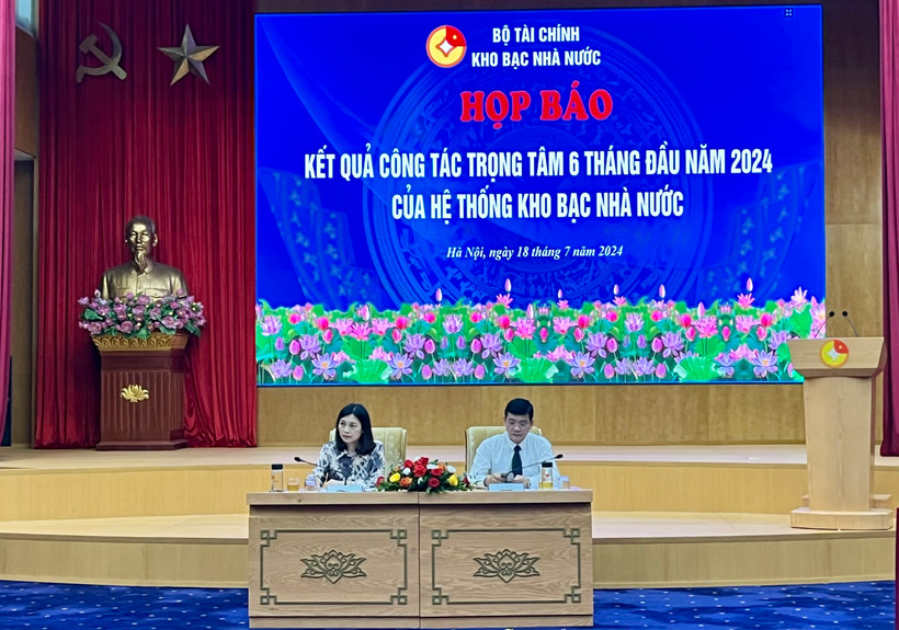 Họp báo công bố Kết quả Kết quả Thực hiện nhiệm vụ trọng tâm của Hệ thống Kho bạc Nhà nước trong 6 tháng đầu năm 2024, ngày 18/7. (Ảnh: Vietnam+)