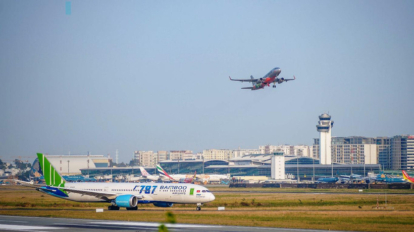 Các hãng hàng không sẽ tiếp tục có chính sách hỗ trợ đổi vé máy bay cho hành khách do ảnh hưởng của dịch bệnh COVID-19. (Ảnh: Hoàn Thu/Vietnam+)