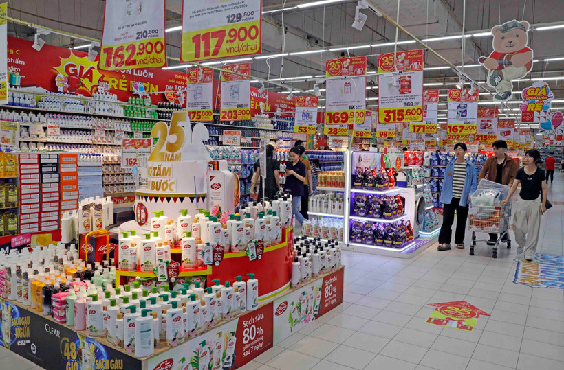 Đa dạng hàng hóa phục vụ khách hàng tại siêu thị Big C Thăng Long, Hà Nội. (Ảnh: Trần Việt/TTXVN) 