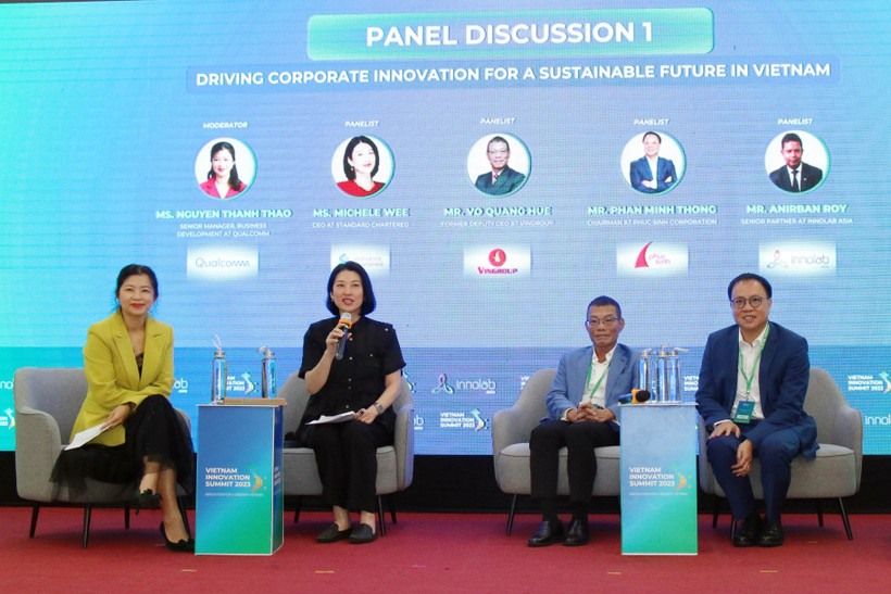 Các chuyên gia trao đổi, thảo luận tại Hội nghị Đổi mới Sáng tạo Việt Nam 2023. (Ảnh: Tiến Lực/TTXVN)