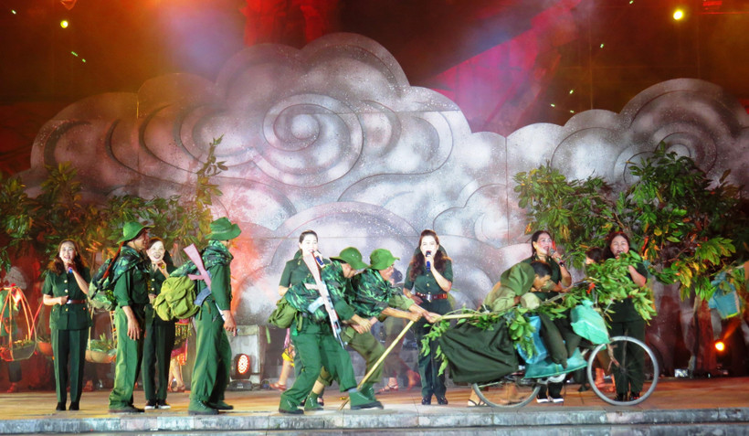 Tiết mục nghệ thuật để lại nhiều xúc cảm và ấn tượng trong khán giả. (Ảnh: Võ Dung/TTXVN) 