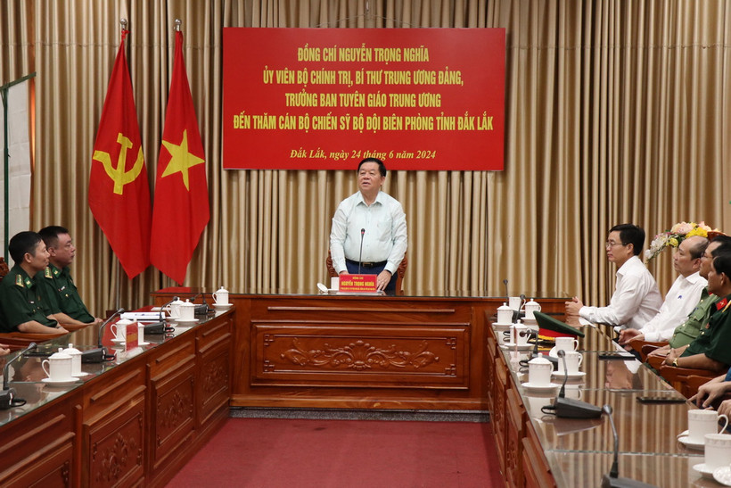 Đồng chí Nguyễn Trọng Nghĩa phát biểu tại buổi làm việc. (Ảnh: Anh Dũng/TTXVN)