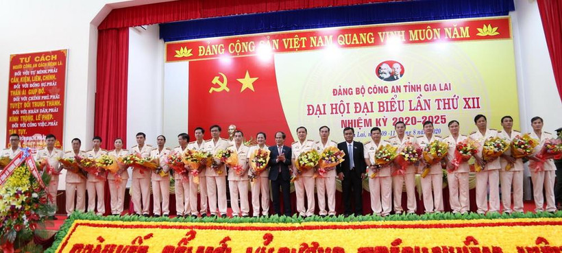 Đại hội đã bầu Ban Chấp hành Đảng bộ Công an tỉnh (nhiệm kỳ 2020-2025) gồm 21 đồng chí. (Ảnh: Hồng Điệp/TTXVN)