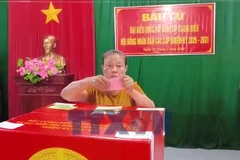 Cử tri Vĩnh Long tham gia bầu cử lựa chọn những đại biểu tiêu biểu